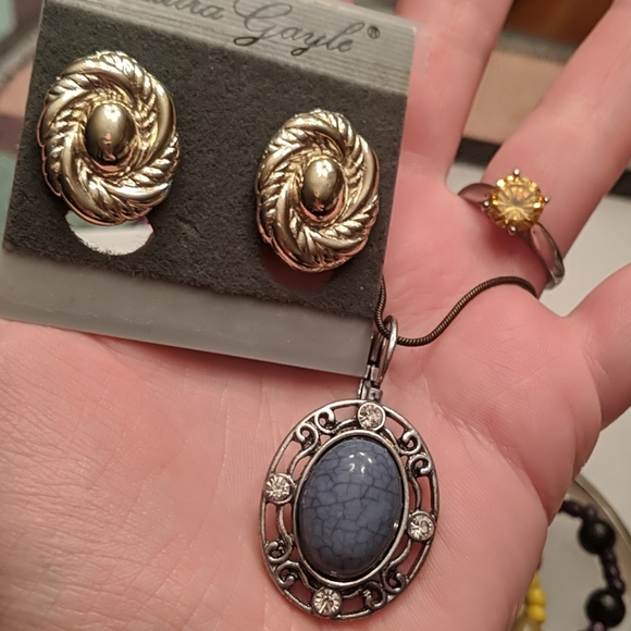 Jewelry set of 12 (donated) - Picture 6 of 11